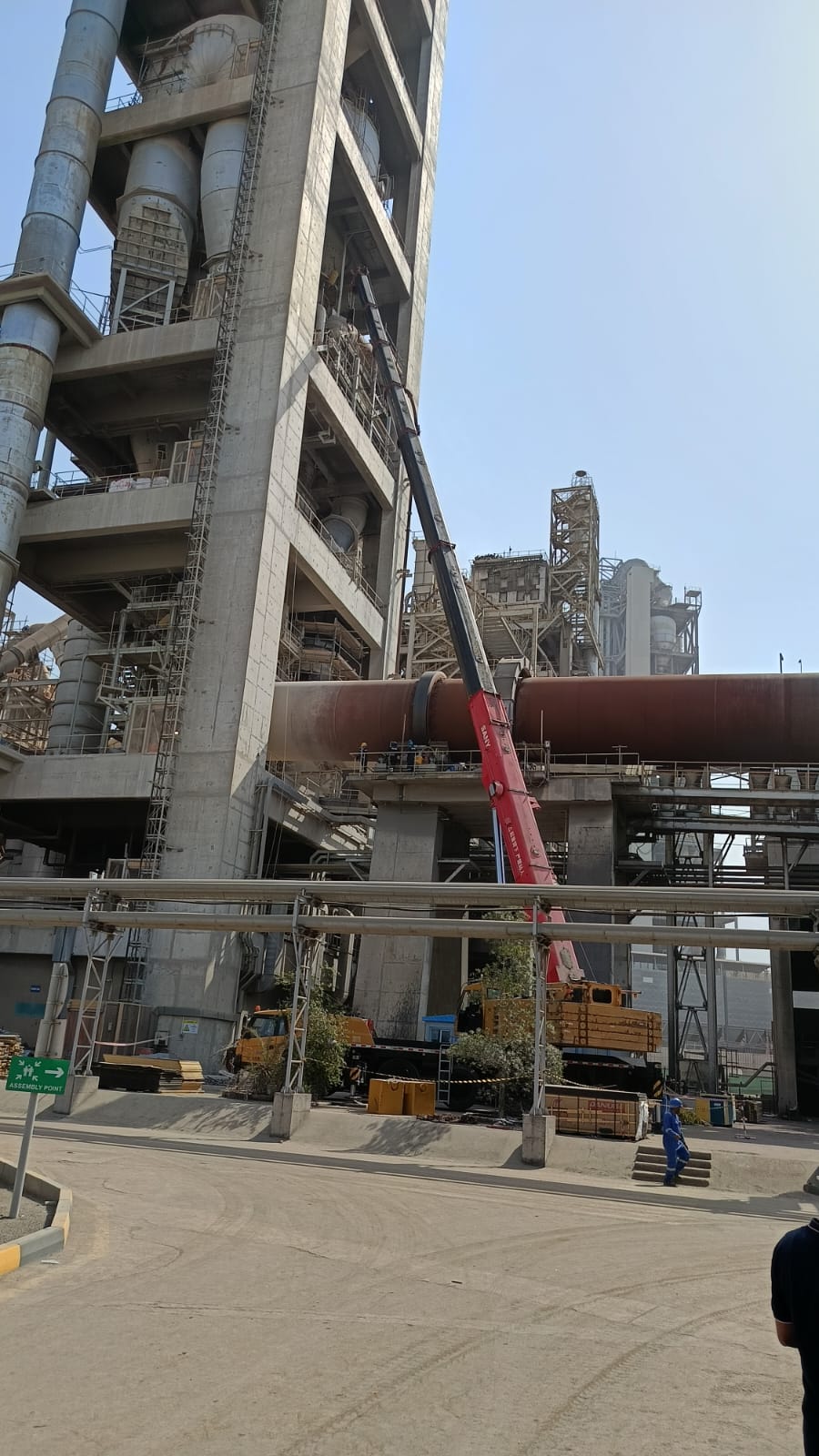 Shutdown work on cement plant kiln